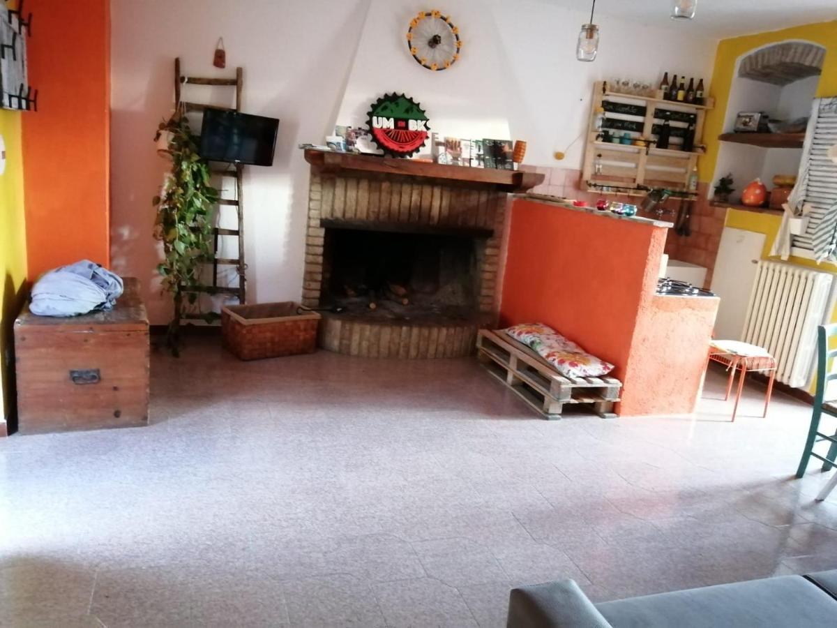 Umbria In Bike B&B Foligno Bagian luar foto