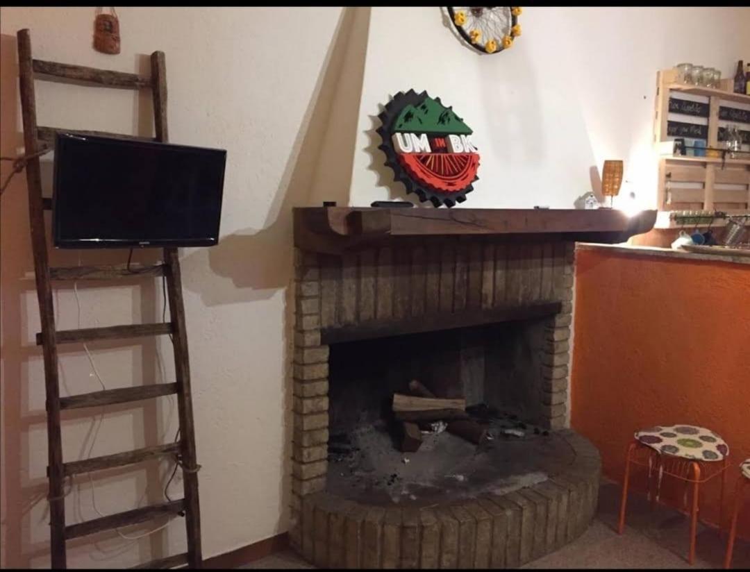 Umbria In Bike B&B Foligno Bagian luar foto